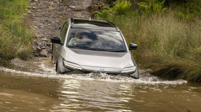 Πόσο καλό είναι το Toyota bZ4X εκτός δρόμου